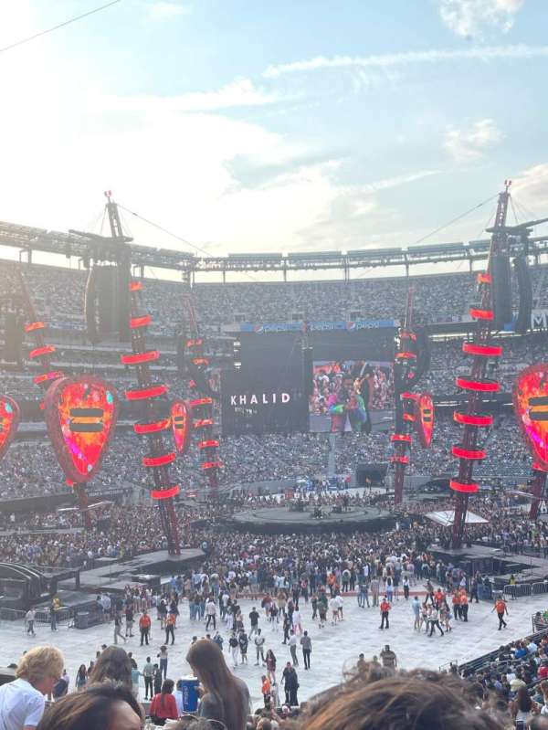 MetLife Stadium, section: 121, row: 39, seat: 27