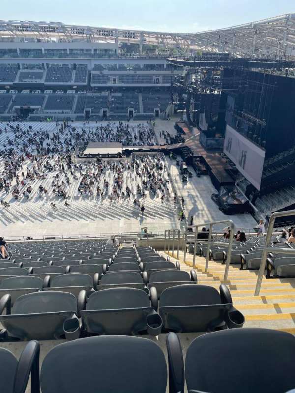 BMO Stadium, section: 210, row: W, seat: 2