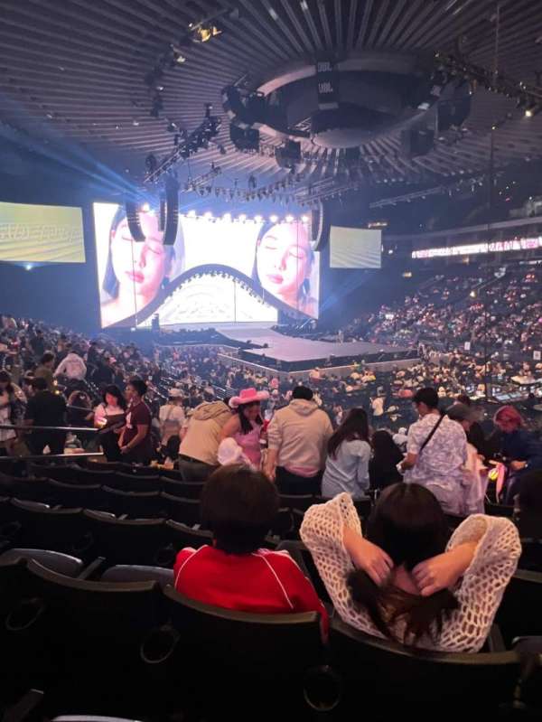 Oakland Arena, section: 110, row: 15, seat: 17