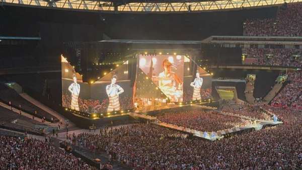 Wembley Stadium, section: 525, row: 1, seat: 338