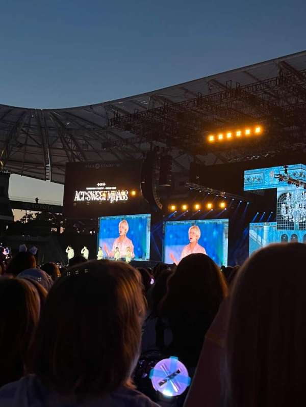 BMO Stadium, section: Floor B1, row: 9, seat: 18