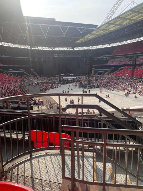 Wembley Stadium, section: 115, row: 32, seat: 111