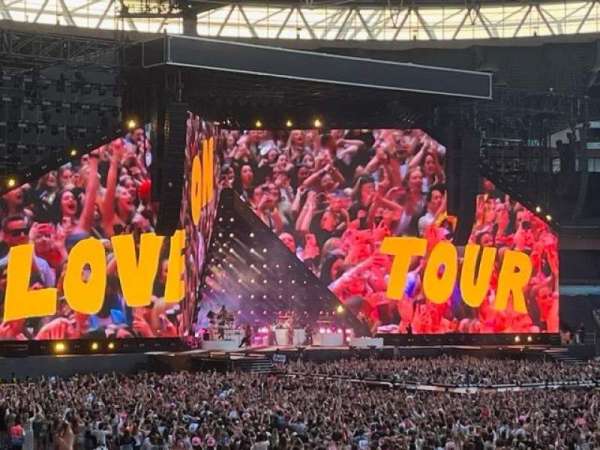Wembley Stadium, section: 121, row: 25, seat: 270