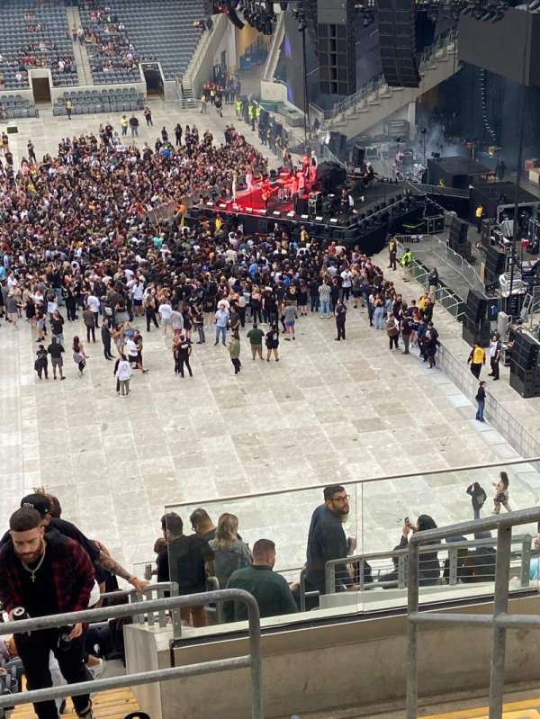 BMO Stadium, section: 211, row: Q, seat: 2