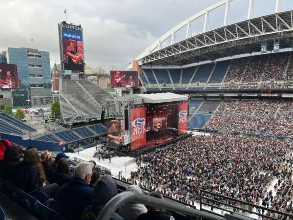 Lumen Field, section: 333, row: D, seat: 22