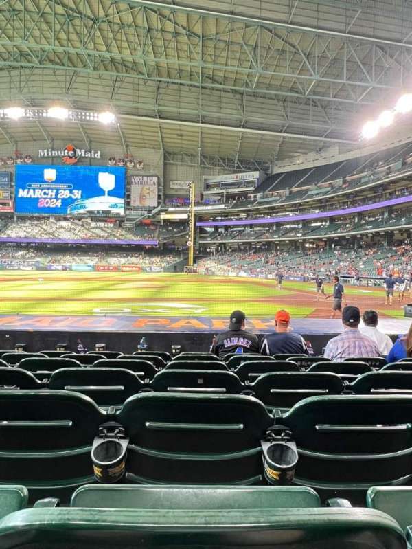 Daikin Park, section: 114, row: 11, seat: 8