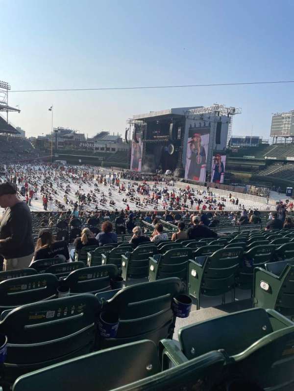 Wrigley Field, section: 230, row: 10, seat: 19
