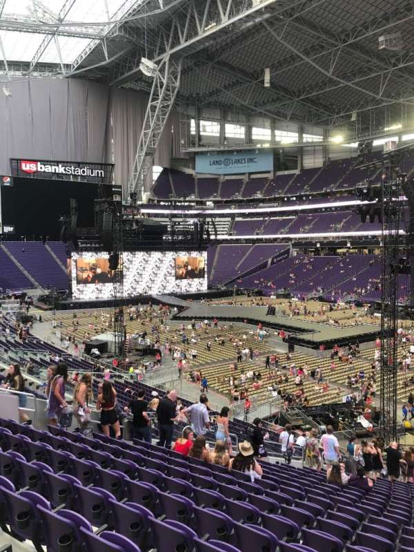 U.S. Bank Stadium, section: 124, row: 32, seat: 31