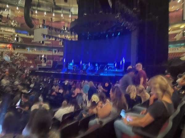 United Center, section: 122, row: 6, seat: 10