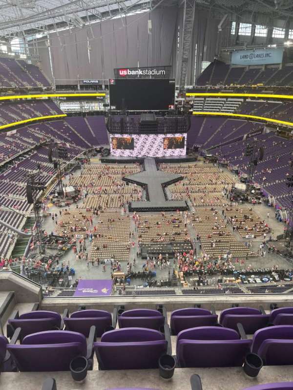U.S. Bank Stadium, section: 327, row: 4, seat: 16