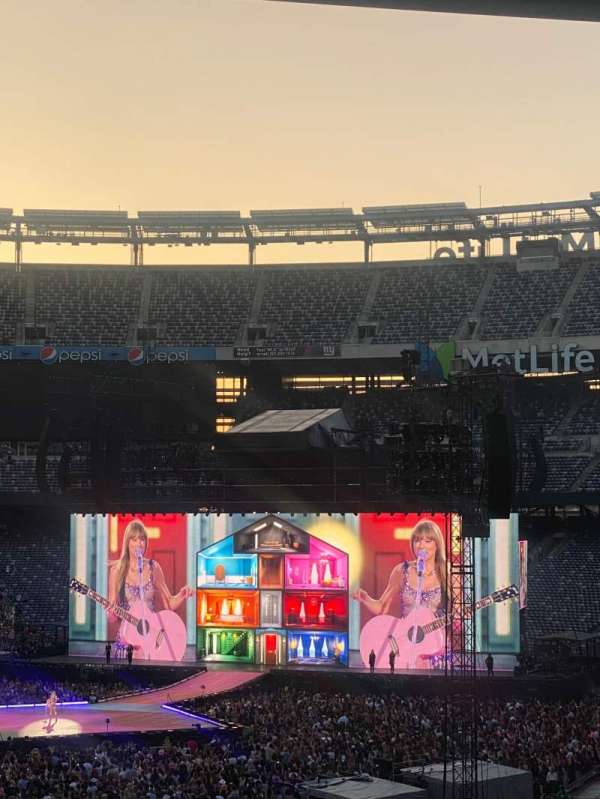 MetLife Stadium, section: 121, row: 44, seat: 6-7