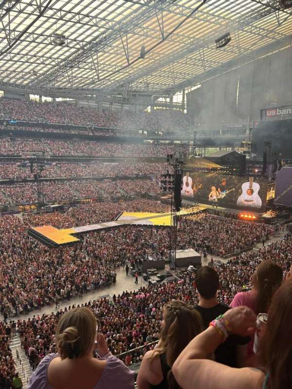 U.S. Bank Stadium, section: 215, row: 3, seat: 18