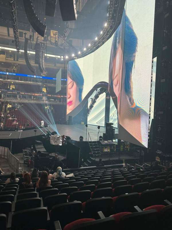 United Center, section: 121, row: 13, seat: 8