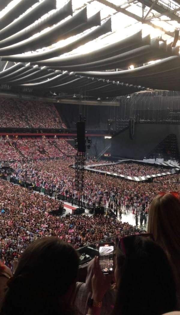 Johan Cruijff ArenA, section: 422, row: 5, seat: 187
