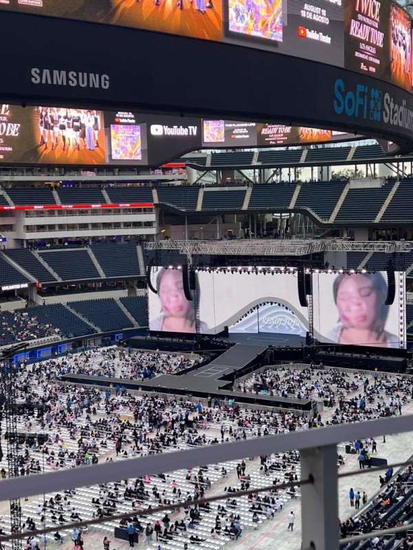SoFi Stadium, section: 341, row: 1, seat: 21