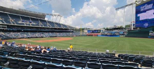 Kauffman Stadium, section: 143, row: R, seat: 9