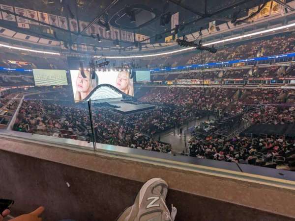 United Center, section: 213, row: 1, seat: 10