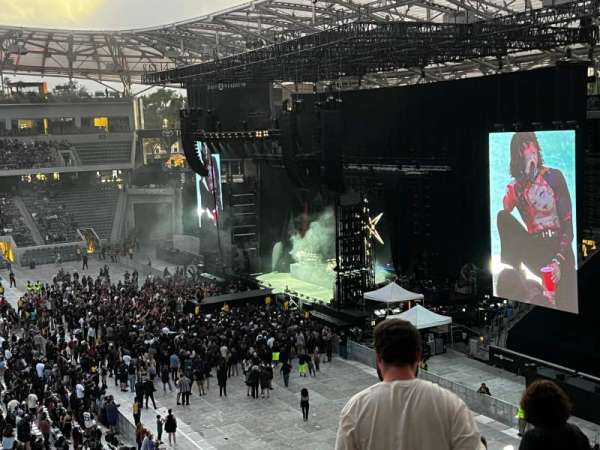 BMO Stadium, section: 211, row: H, seat: 1