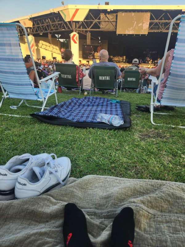 Dos Equis Pavilion, section: Lawn, row: Centet