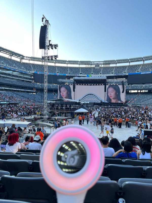 MetLife Stadium, section: 124, row: 11, seat: 15