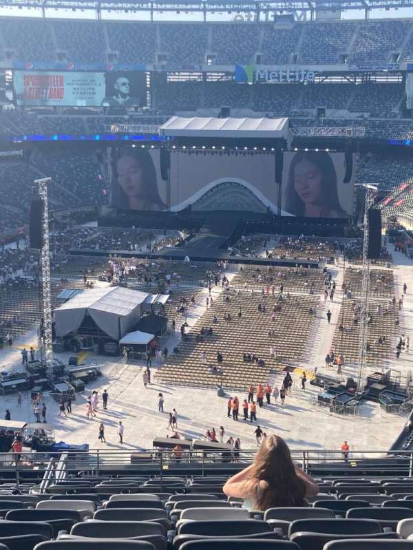 MetLife Stadium, section: 224B, row: 9, seat: 9