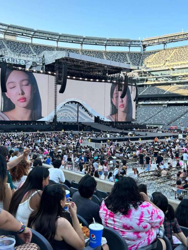 MetLife Stadium, section: 137, row: 12, seat: 4