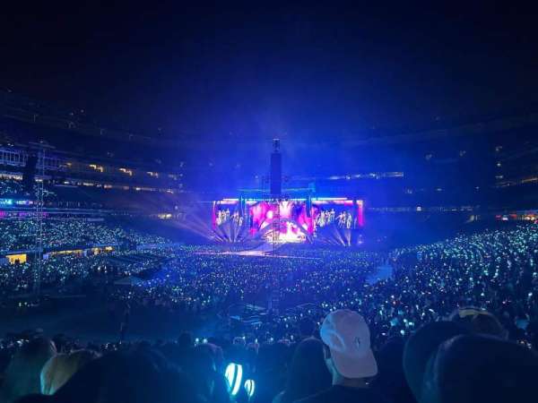 MetLife Stadium, section: 121, row: 34, seat: 27