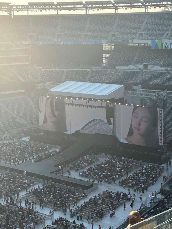 MetLife Stadium, section: 319, row: 14, seat: 5