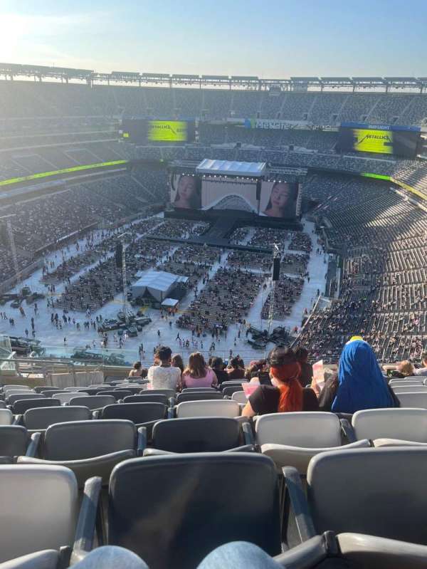 MetLife Stadium, section: 323, row: 19, seat: 22