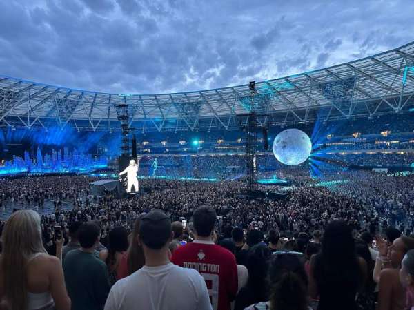 London Stadium, section: 140, row: 35, seat: 149