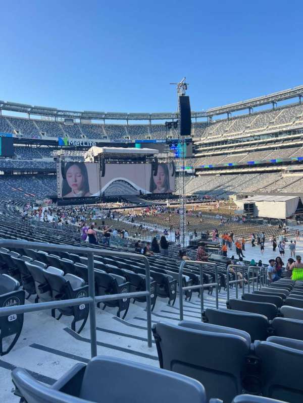 MetLife Stadium, section: 131, row: 26, seat: 25