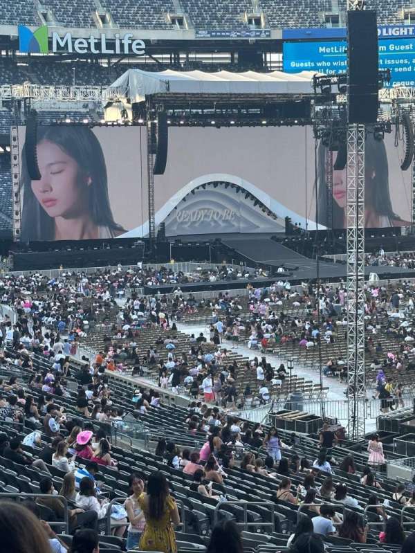 MetLife Stadium, section: 131, row: 39, seat: 18