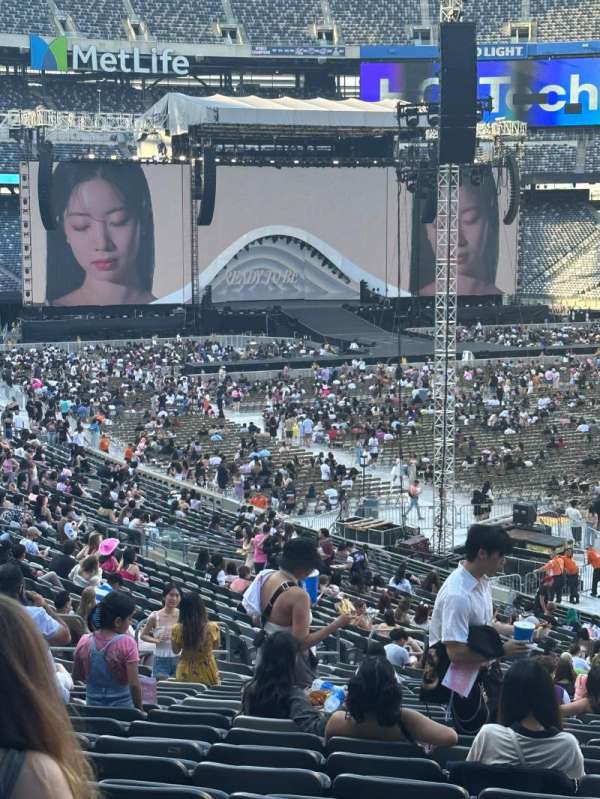 MetLife Stadium, section: 131, row: 39, seat: 18