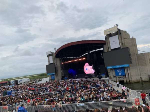 Jones Beach Theater, section: 101, row: O, seat: 17