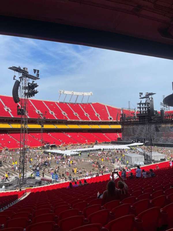 Arrowhead Stadium, section: 123, row: 33, seat: 22