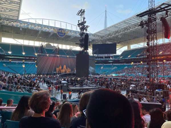 Hard Rock Stadium, section: 138, row: 9, seat: 24