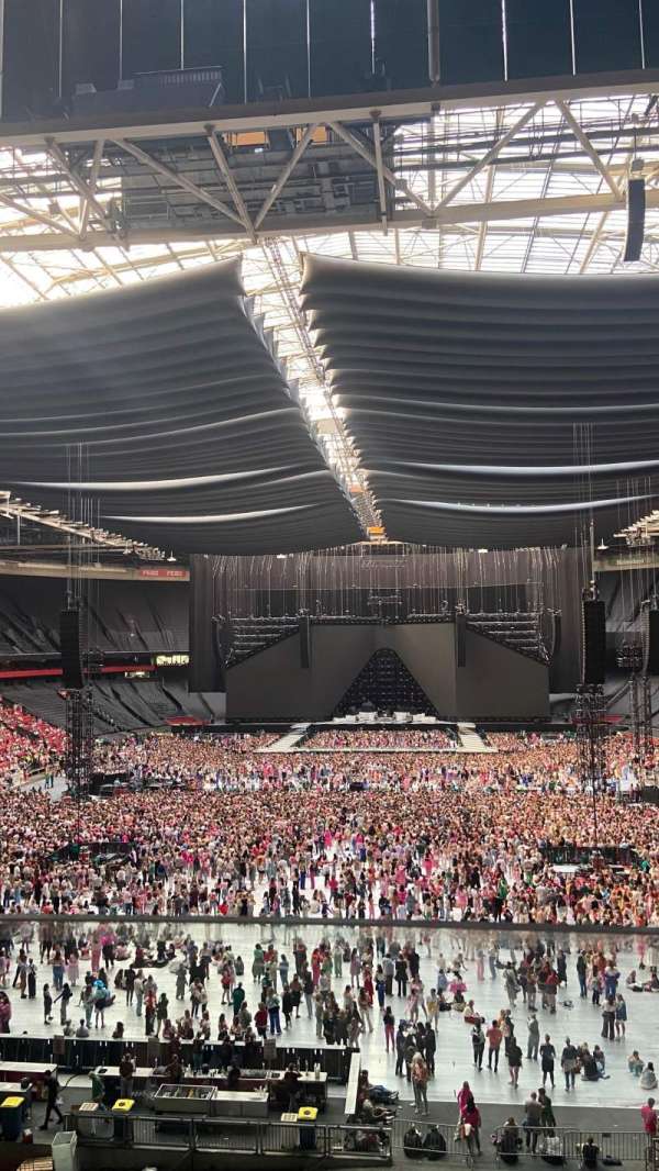 Johan Cruijff ArenA, section: 428, row: 1, seat: 222