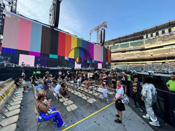 Lincoln Financial Field, section: F4, row: 8, seat: 9