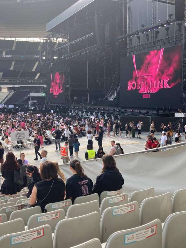 Stade de France, section: H2, row: 14, seat: 13