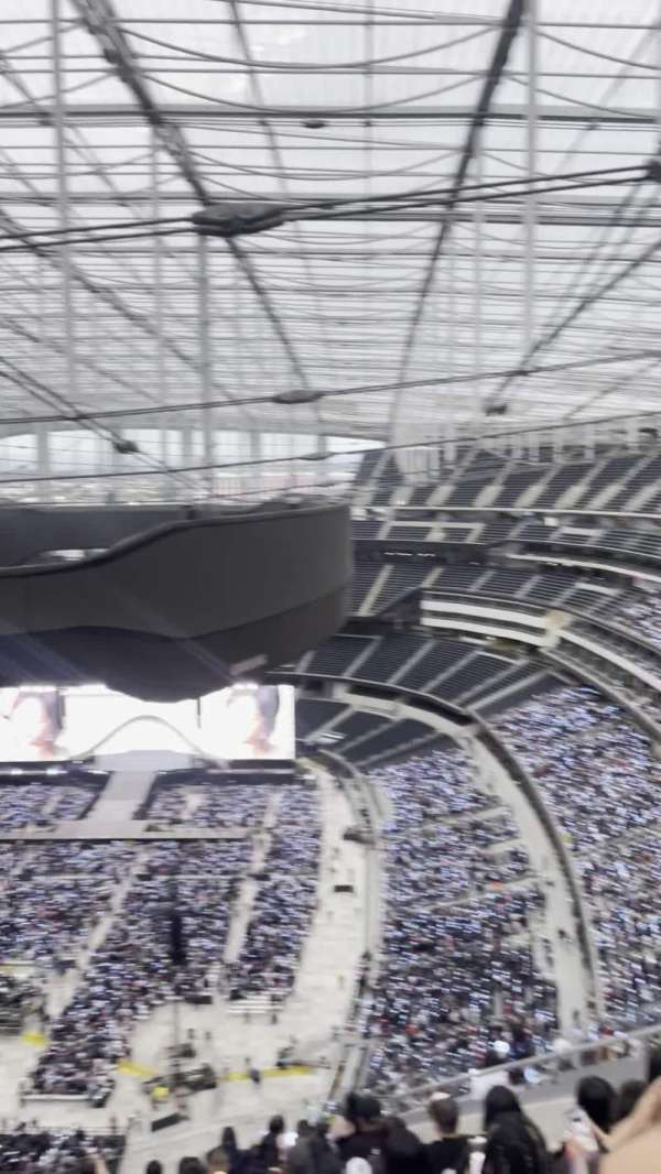 SoFi Stadium, section: 527, row: 13, seat: 7