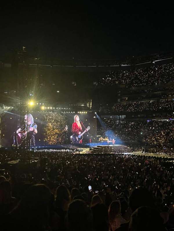 MetLife Stadium, section: 133, row: 22, seat: 17