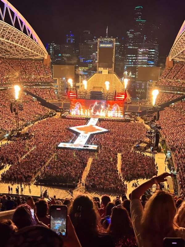 Lumen Field, section: 320, row: T, seat: 22