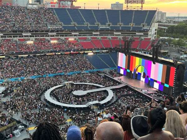Nissan Stadium, section: 315, row: W, seat: 17