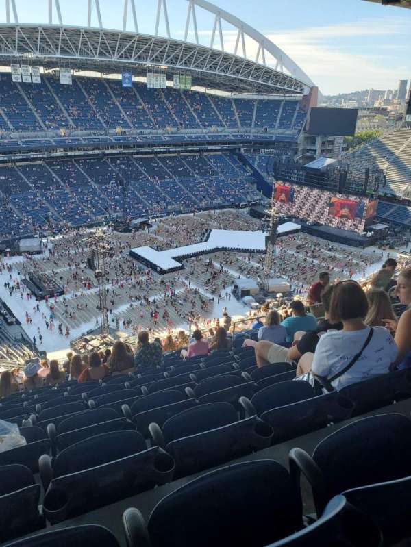 Lumen Field, section: 315, row: EE, seat: 12