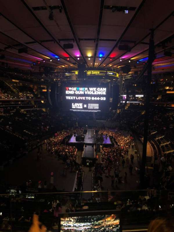 Madison Square Garden, section: 218, row: 2