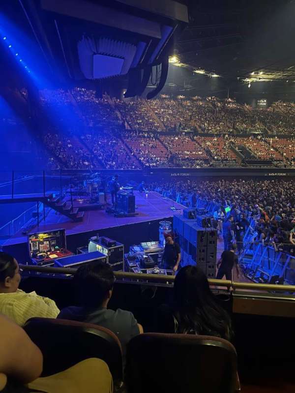 Kia Forum, section: 123, row: 3, seat: 8