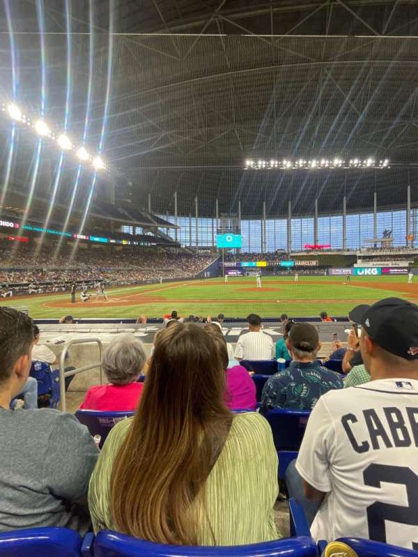 LoanDepot Park, section: 9, row: E, seat: 19
