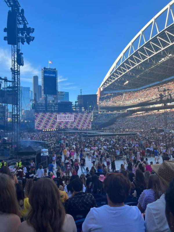 Lumen Field, section: 125, row: N, seat: 9