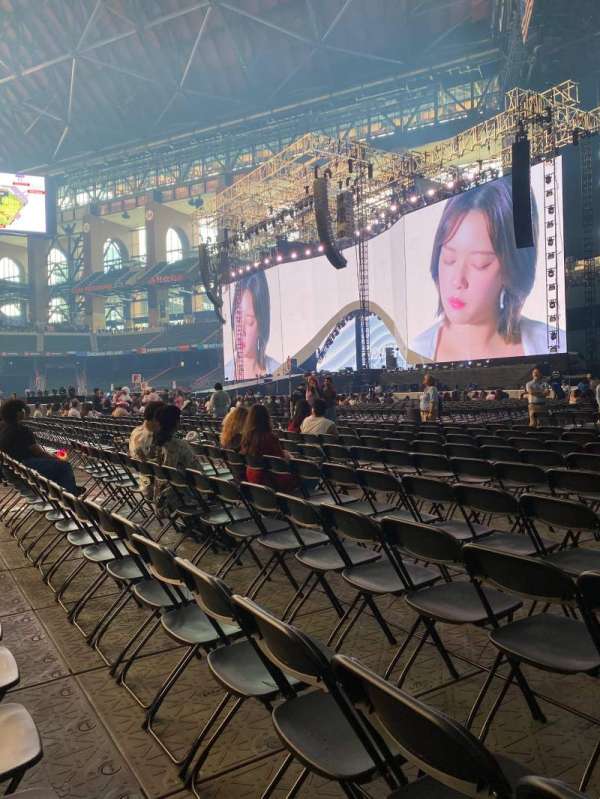 Globe Life Field, section: Floor Q, row: 9, seat: 19