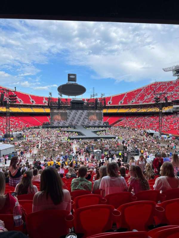 Arrowhead Stadium, section: 129, row: 37, seat: 9